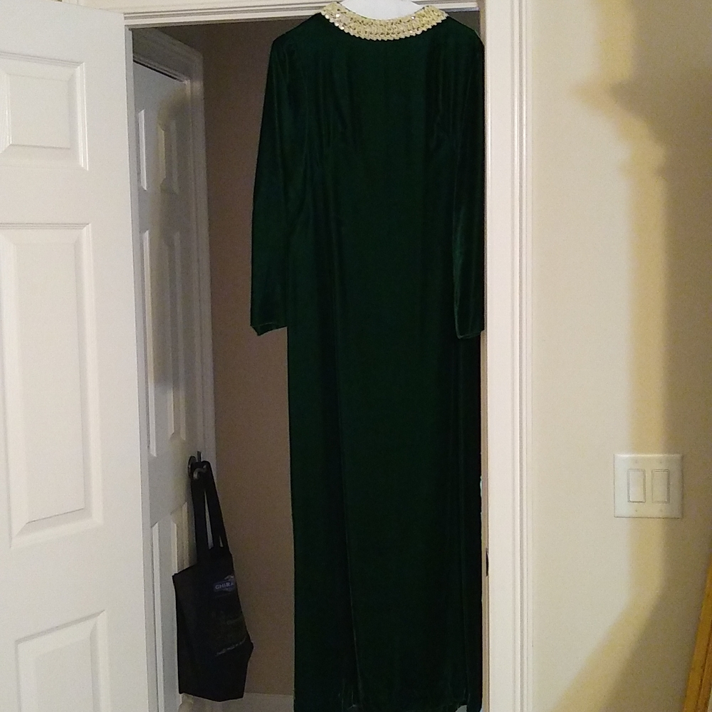 Emerald green long velvet dress, gown. Vintage, handmade Collar With Bling Lace - Picture 10 of 15